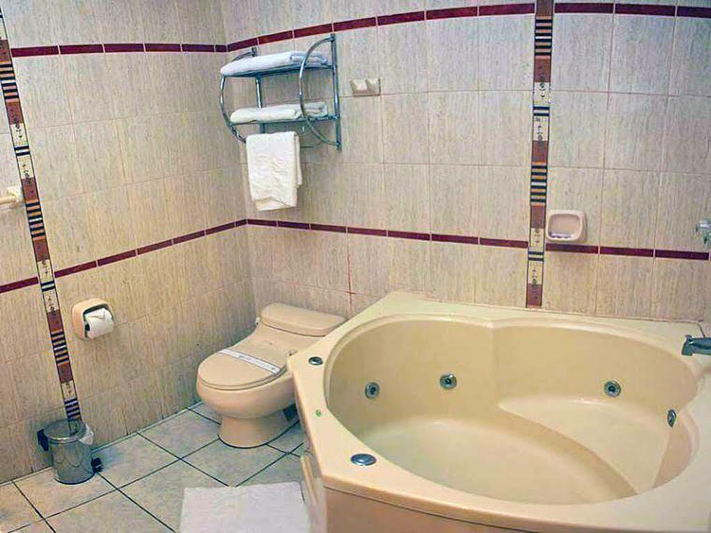 Hotel & Suites La Posada De Lobo Iquitos Luaran gambar